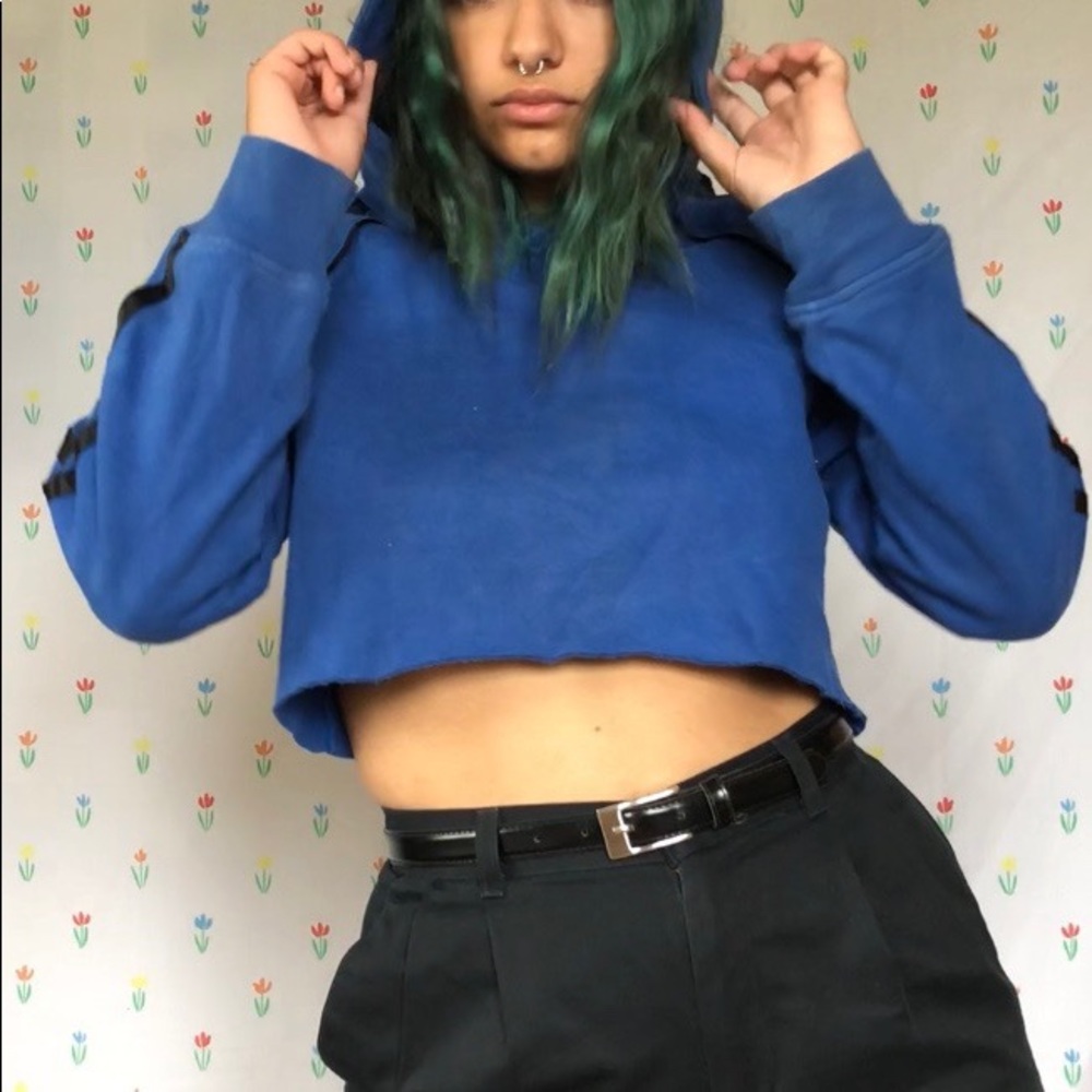 cropped hoodie - Picture 2 of 5